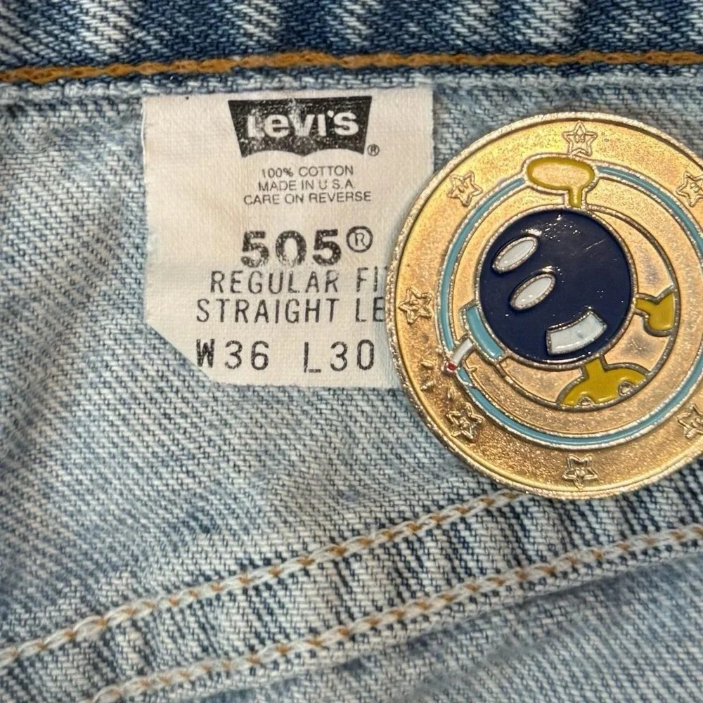 Vintage Levis 505 Light Wash Blue Jeans Men's Size 35x29 Made In USA Denim Y2K